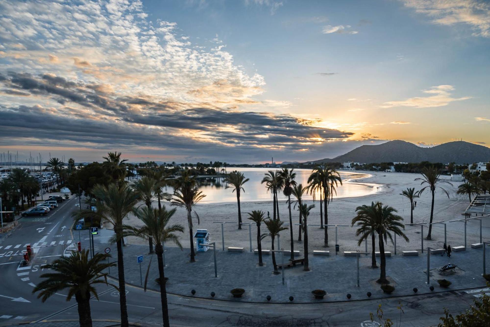 Luxury Sea View Apartment In Puerto De Alcudia Екстериор снимка